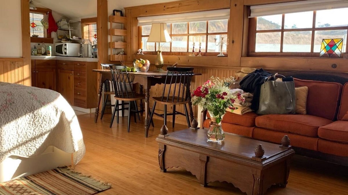 Valley Ford Apartment | Estero Schoolhouse Guest Studio