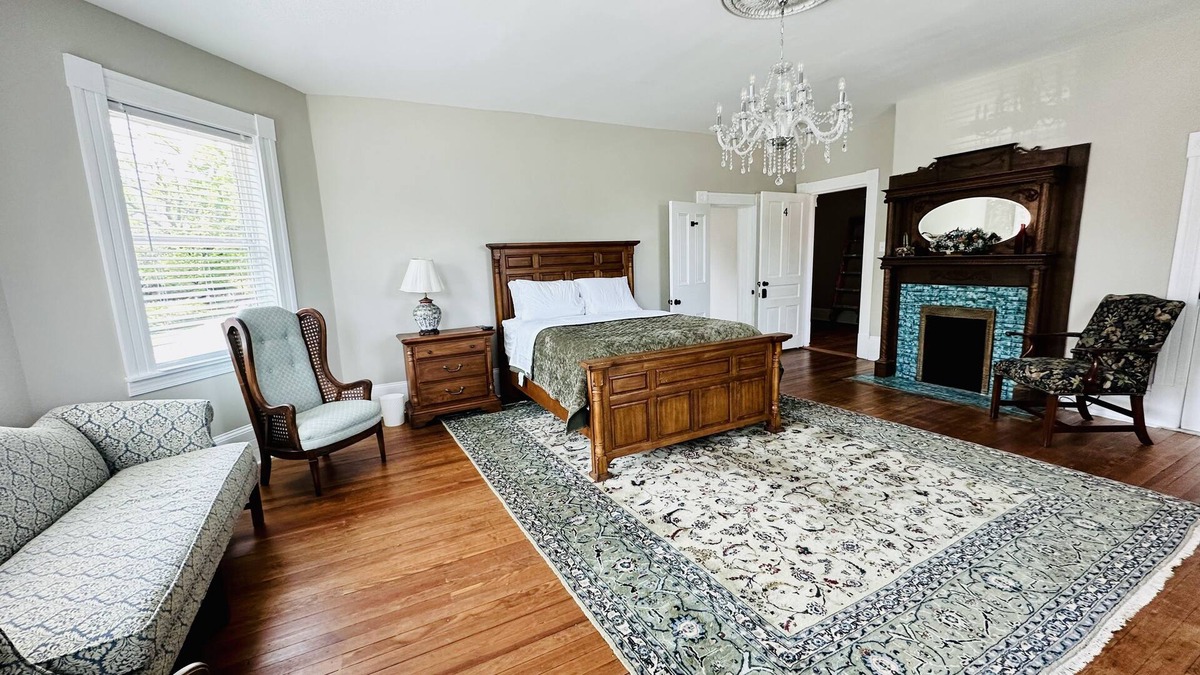Sperryville House | Estes Manor Sperryville Room 4