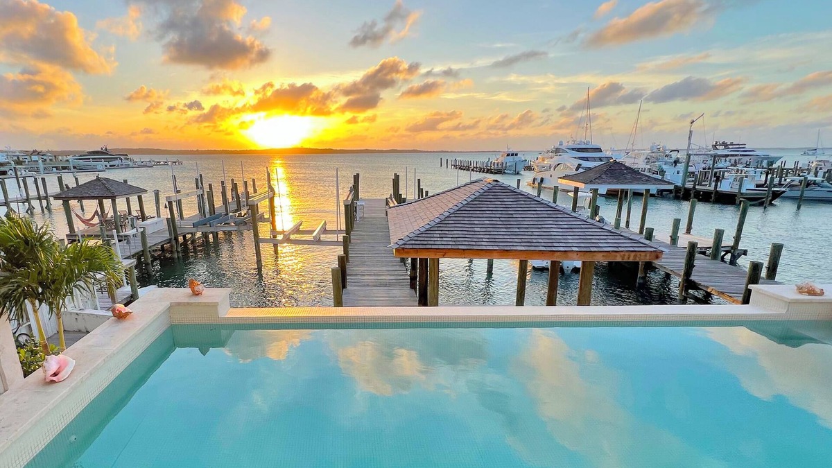 Bouvet Island House | Estrella - Renovated Home on the Harbour with Private Dock and Pool