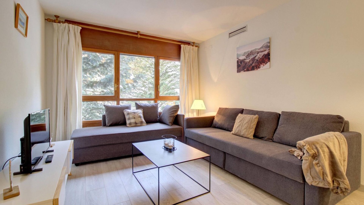 Baqueira Apartment | Eth Turcalh by Totiaran at the feet of the slopes 5 people