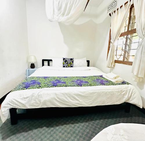 Arusha Cabin | Ethiopian restaurant and lodge