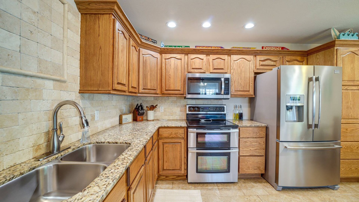 Eufaula Cottage | Eufaula Oasis w/Screened Porch: Unwind in Style!