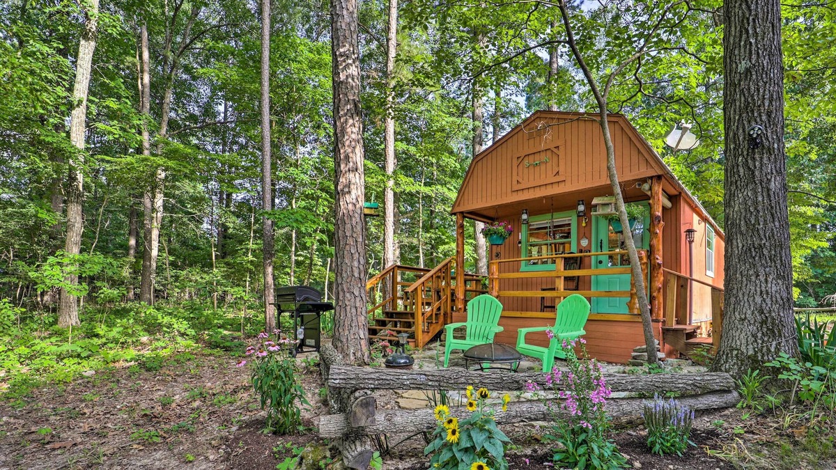 Eureka Springs Cabin | Eureka Springs Cabin: Gas Grill + Lake Access!