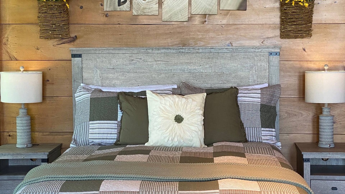 Eureka Springs Cabin | Eureka Springs Riverview Oasis: A Serene Retreat Overlooking the White River