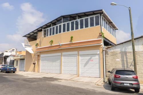 Zona 13 House | Euro Hostal