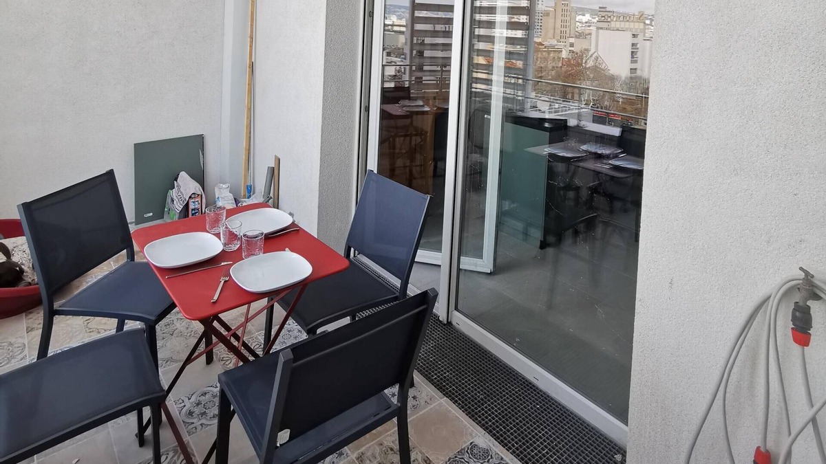 La Villette Apartment | EUROMED/ARENC Duplex studio with furnished terrace, 10 mins from CMA/CGM tower