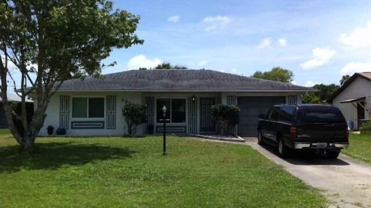 Vero Beach House | European Elegant Design, Close To Shopping On Quiet Street