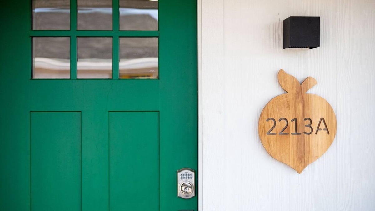 Austin Ave. Villa | **EV CHARGERS, Outdoor Projector, Swings, 2 Fire pits - Close to Downtown Waco