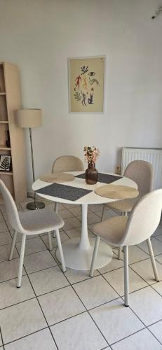 Lamia Apartment | Eva's Apartment