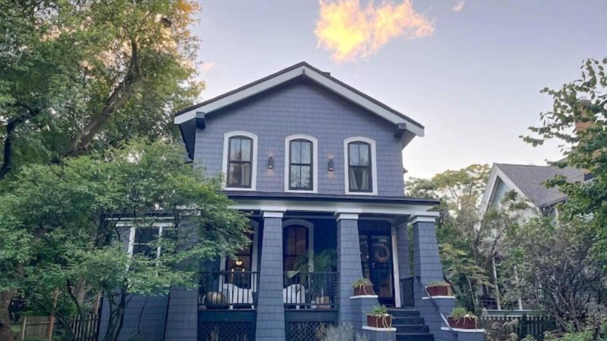 South Evanston House | Evanston Historic Italianate - Walk to the Beach, 20 min to downtown Chicago!