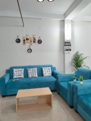 Six Mile House | eVara homEs - home stay