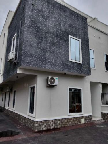 Ofin Apartment | Evarest Metrostay Global