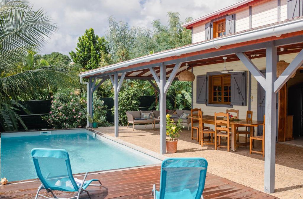 Saint-Louis Villa | Evasion tropicale villa créole avec piscine et bungalow