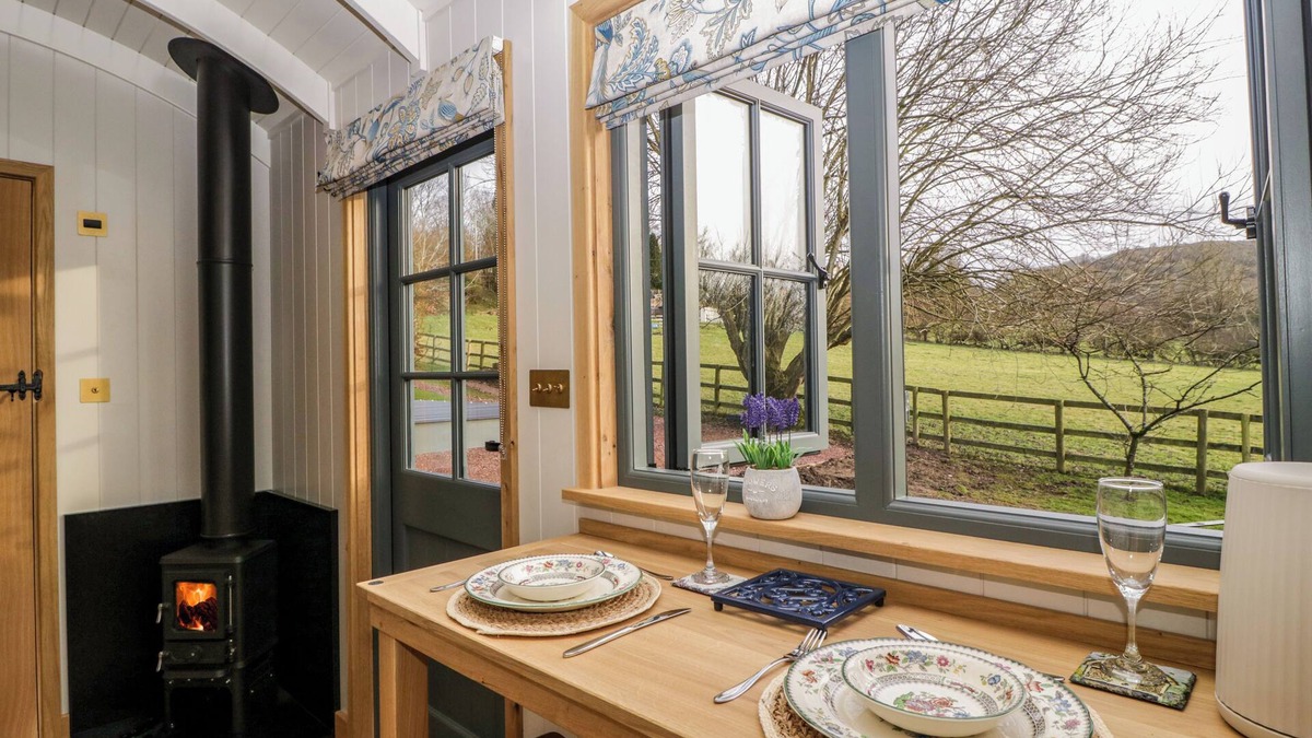 Moreton Cottage | Evendine Hut @ Evendine Cottage