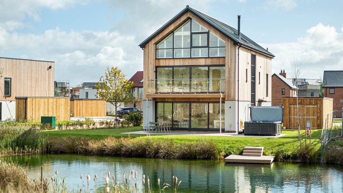 Holworth House | Everdene (OI14), Lakeside Property with Hot Tub at Silverlake, Dorset