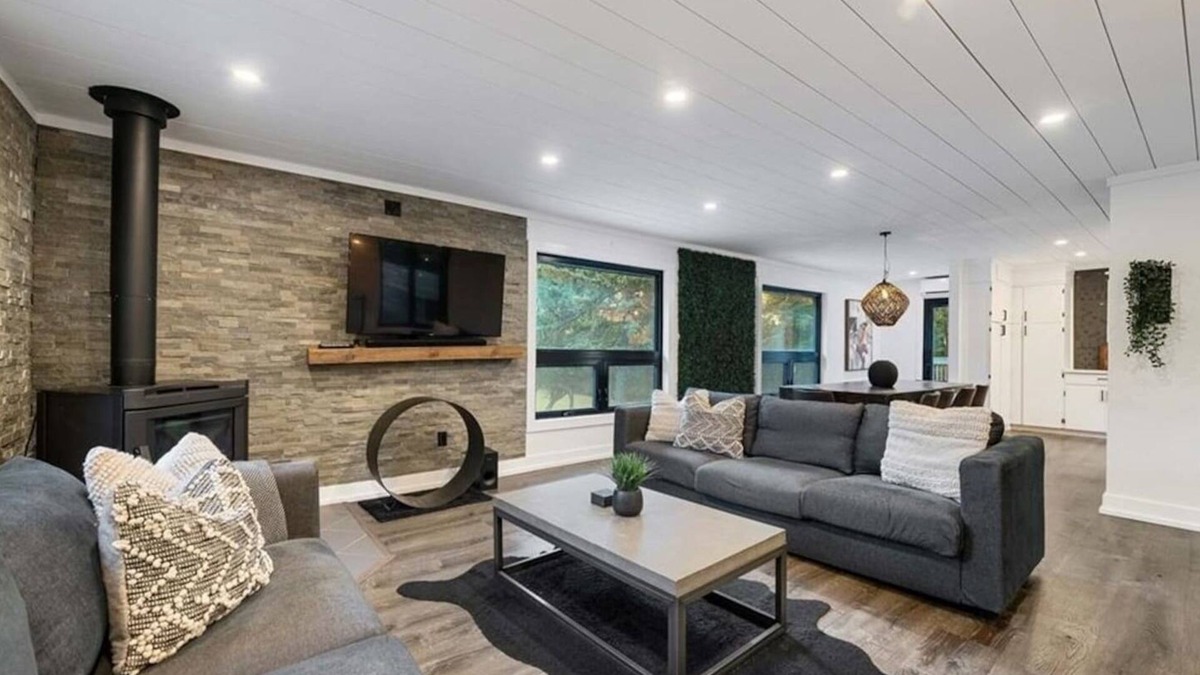 Collingwood House | Evergreen Escape - 3 Acres, 2 Houses, 16 People