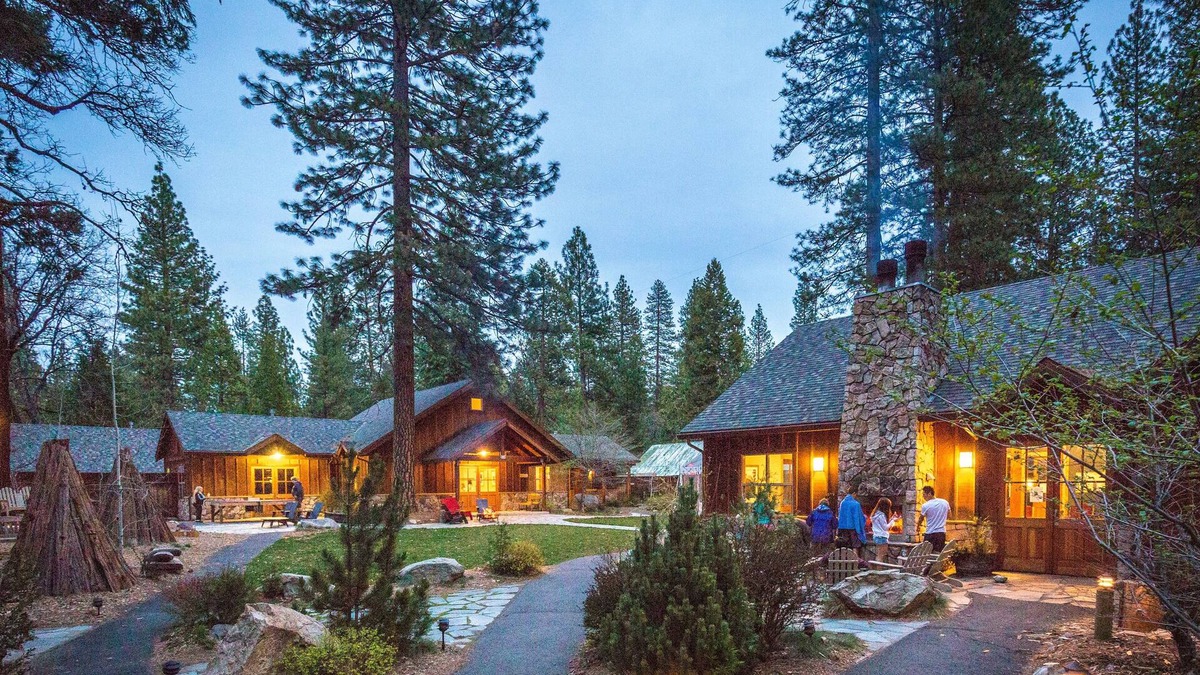 Groveland Hotel | Evergreen Lodge Yosemite