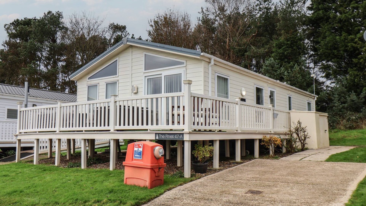 Cayton Bay Cottage | EVERGREEN PINES, pet friendly, country holiday cottage in Scarborough