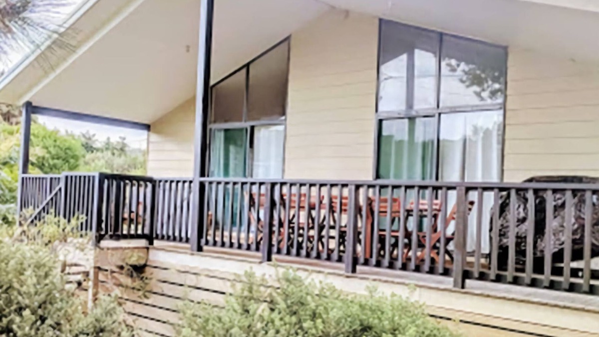 Venus Bay House | Evergreen - spacious family retreat, so close to shops and beaches.