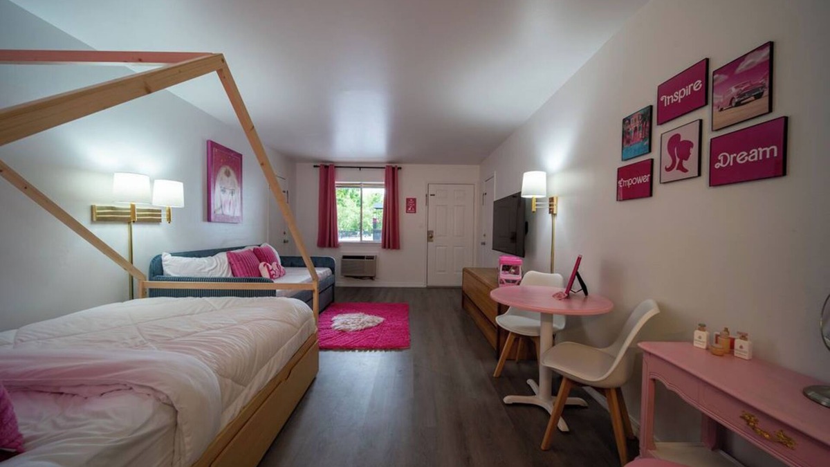 Eureka Springs Resort | Everything is better in PINK!