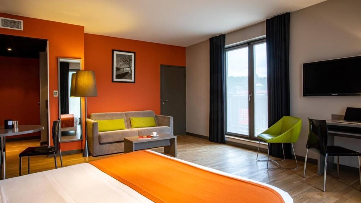 9th Arrondissement Hotel | Everything You Need For The Perfect Vacation! Pets Are Welcome!