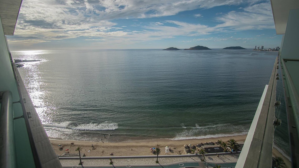 Ferrocarrilera Condo | Everything you need on the Malecon -1503 T eMe