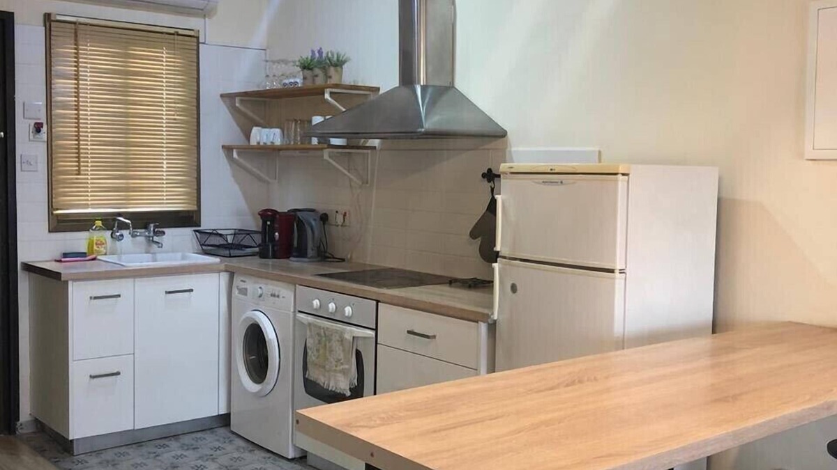Paphos Apartment | Evitas House is in the heart of Kato Paphos ,4 minutes walk to the sea!