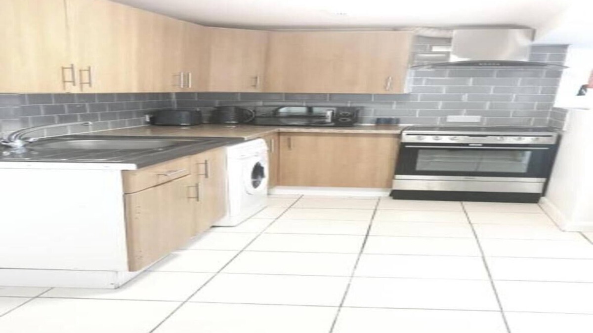 Gravesend Apartment | Evo Haven - 1 Bedroom Apartment, Sleeps- 2, 2 minute walk to Gravesend Station
