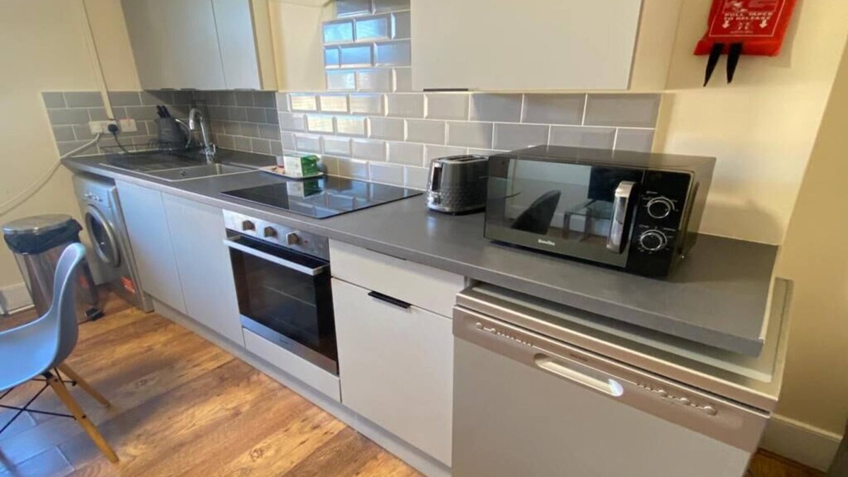 Gravesend Apartment | Evo View- 4 guests 2 bedrooms 2 double beds 1 bathroom Smart TV
