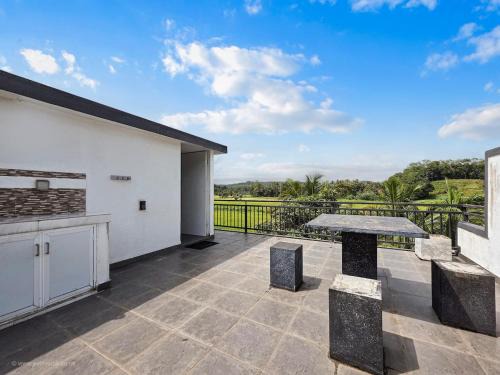 Bope-Poddala Villa | Evolve - Field View