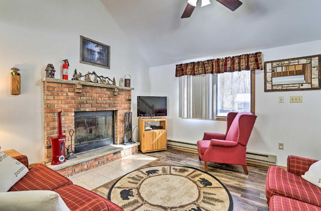 Pocono Lake House | Evolve Getaway with Arrowhead Lake Amenity Access!