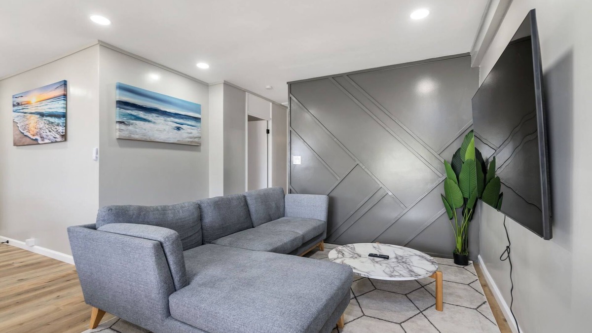 Ewa House | Ewa Beach 3BR - Sleeps 6, WiFi, A/C + Golf & Shop