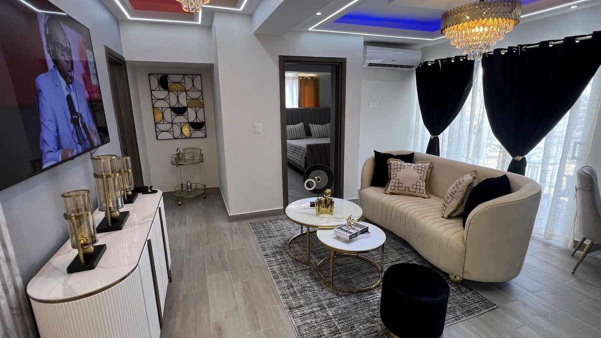 Ensanche Quisqueya Apartment | Excéntrico Apartamento en el Centro de la Ciudad