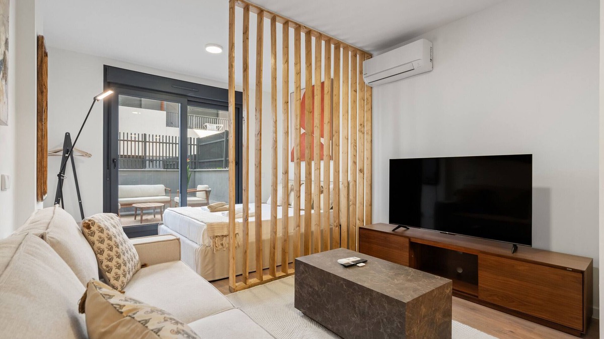 San Sebastian de los Reyes Apartment | Exclusivo apartamento con terraza privada, piscina, gimnasio y coworking