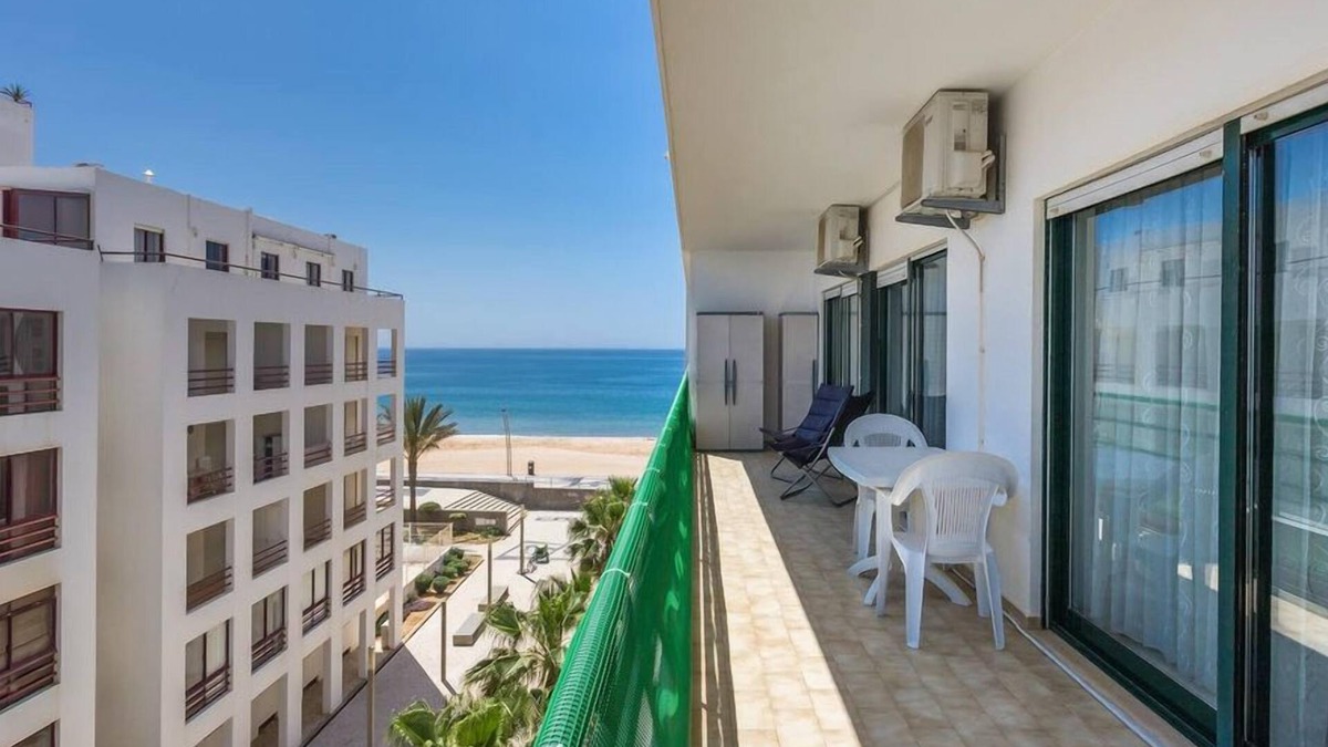 Cavacos Apartment | Excellent 2 bedroom apartment in Albufeira, Algarve with pool by the beach
