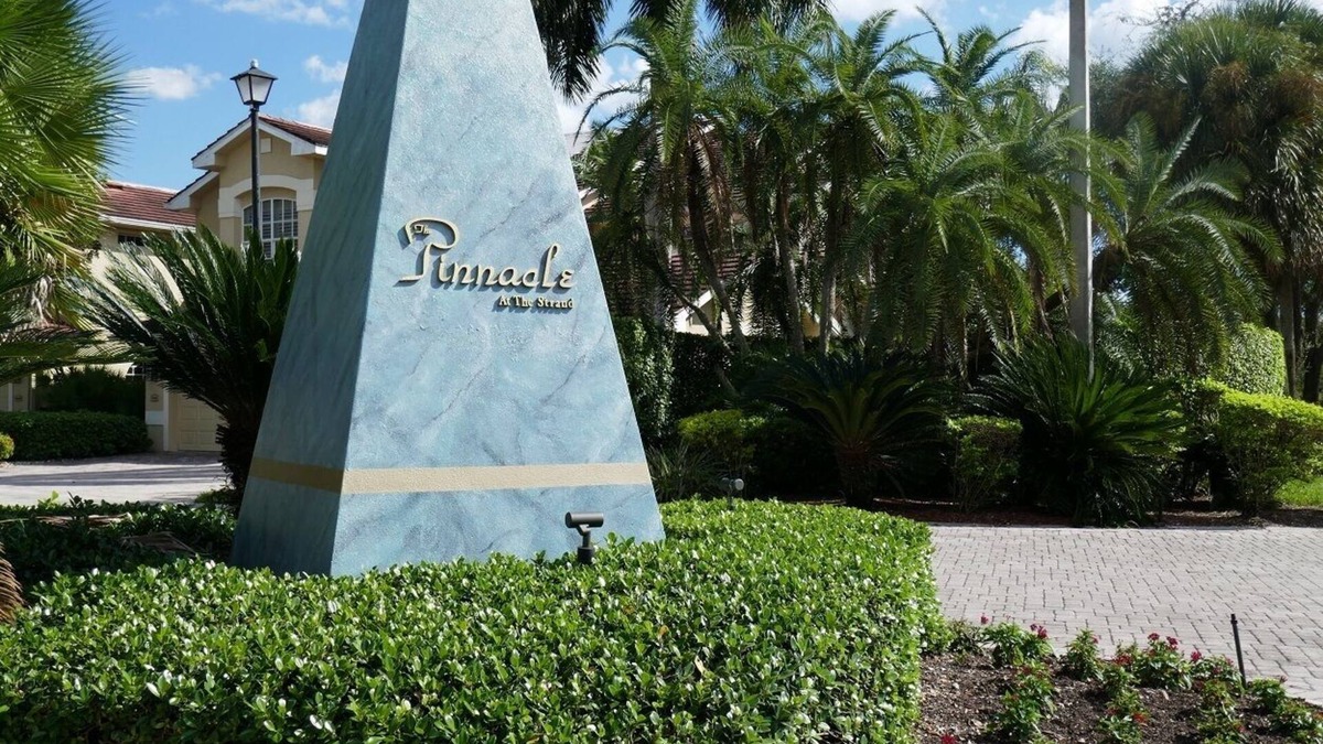 Naples Condo | Excellent 2BR/2BA condo, lake/golf views in Strand Resort. 10 %March discount !