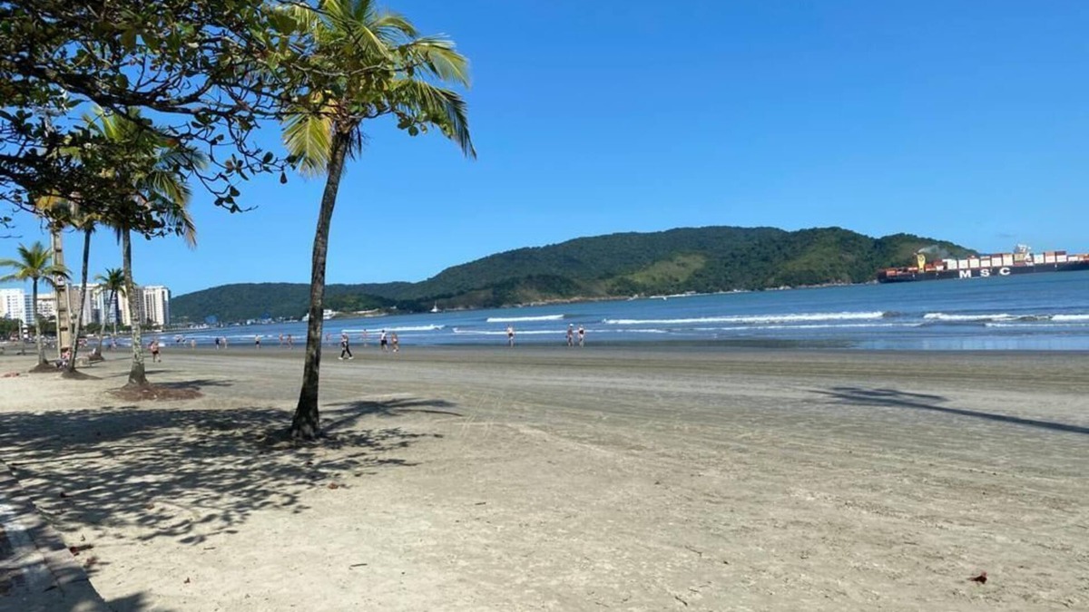 Gonzaga Apartment | Excellent apartment, right on the sand, in front of Praia do Gonzaga in Santos,