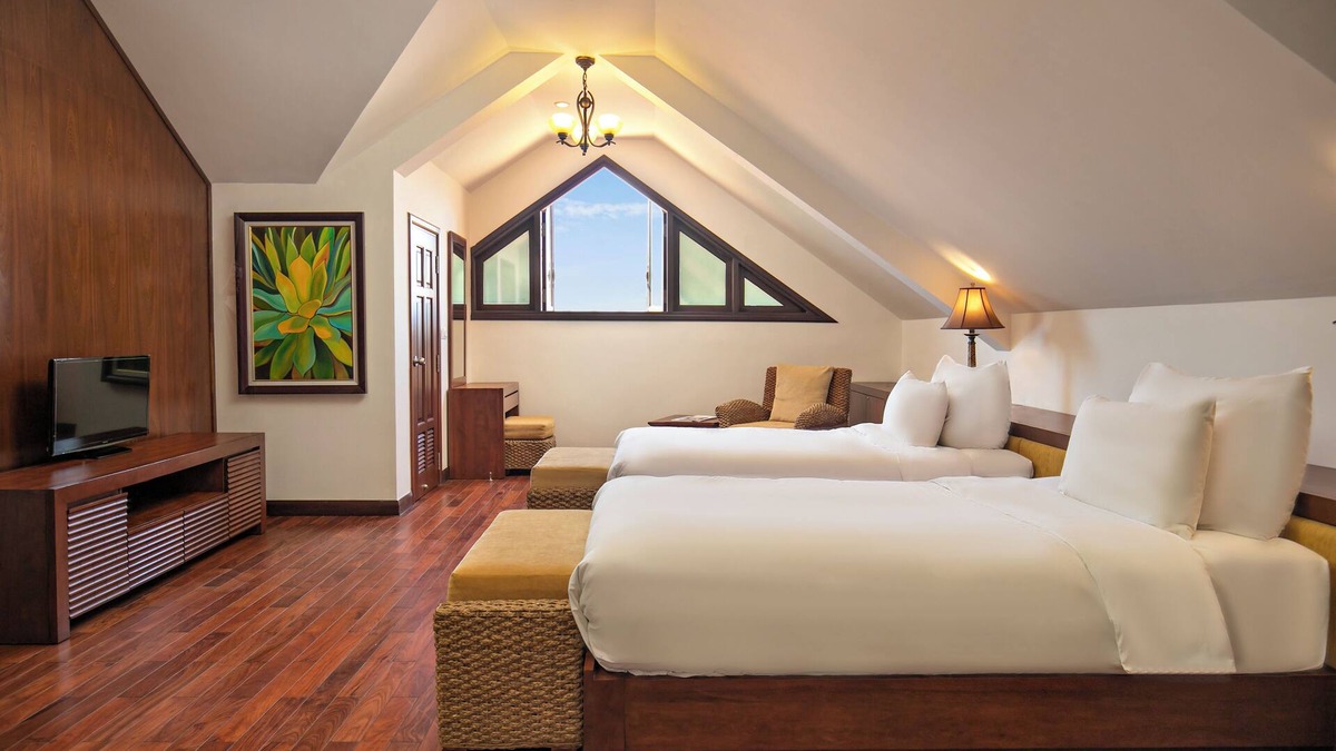 Ngu Hanh Son Villa | Excellent Greenery Villa on My Khe beach| Bathtubs & private pool