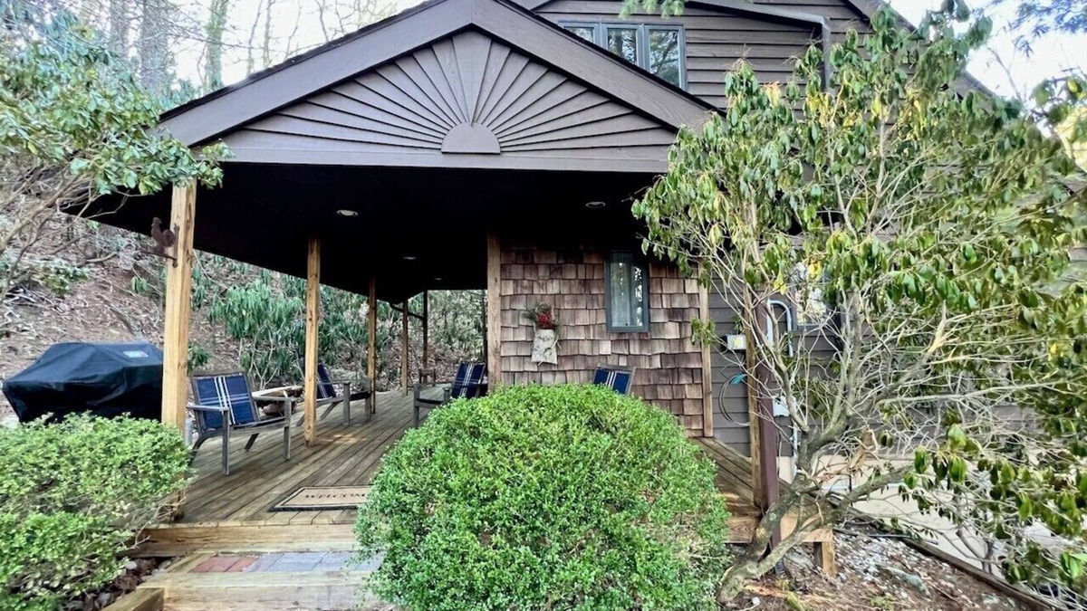 Boone Cottage | Excellent location to Boone, Blowing Rock and Blue Ridge Parkway!
