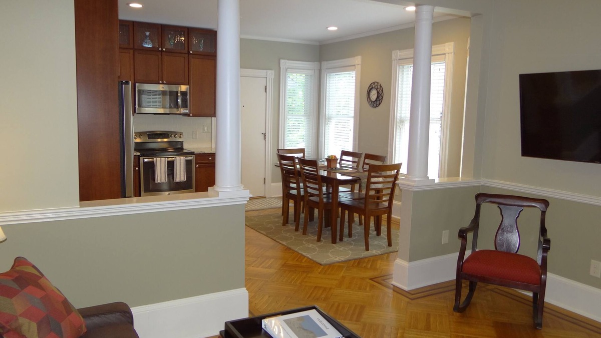 Plymouth House | Excellent, modern first floor condo in center of the harbor.walkable!