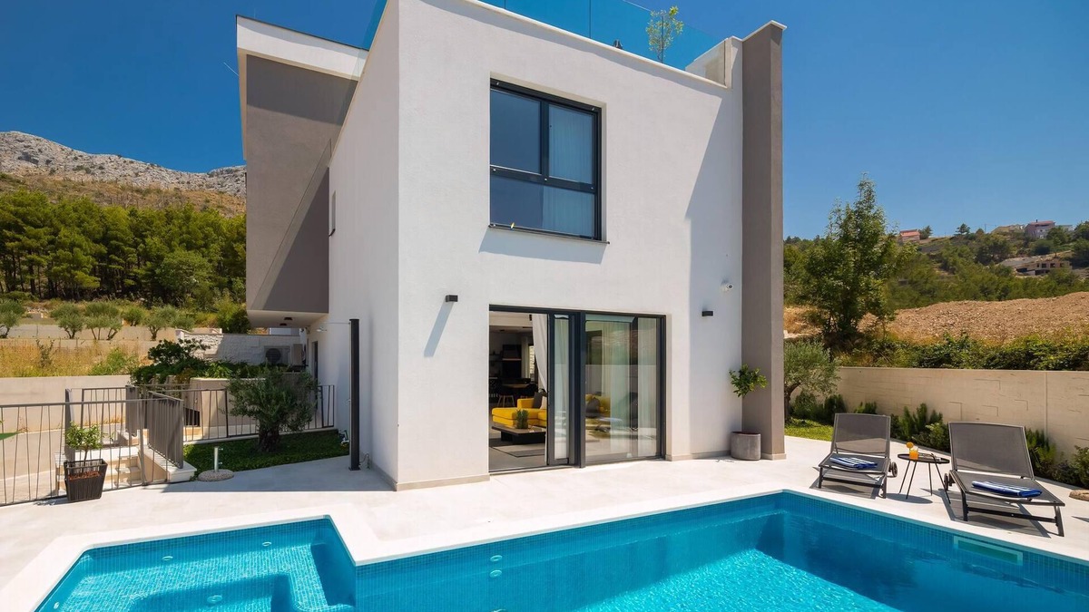 Podstrana Villa | Excellent Split Villa | Villa Gospel Gold | 5 Bedrooms | Rooftop Jacuzzi
