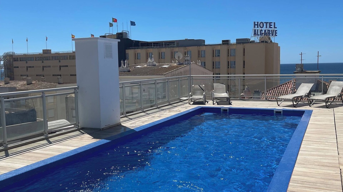 Praia da Rocha Apartment | Excellent-T2 with Pool 1 MINUTE FROM PRAIA DA ROCHA-Sunday to Sunday(6750920)