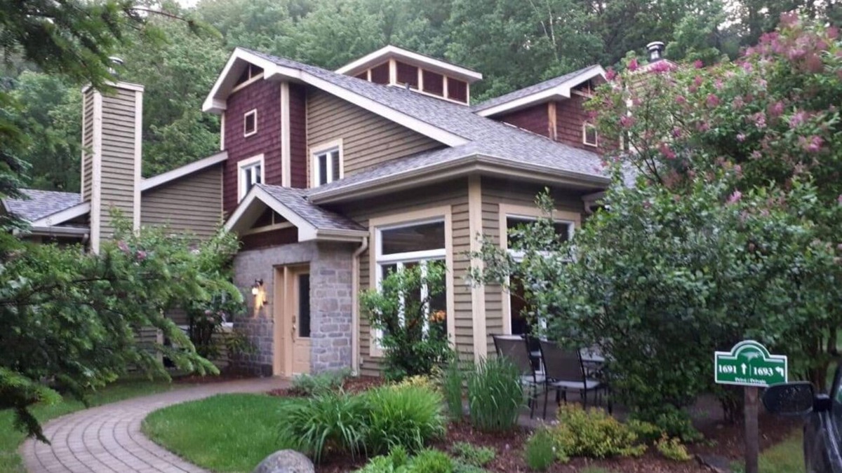 Mont-Tremblant House | Excellent Townhome On Golf Course w/3 Bdrm 2 Bath