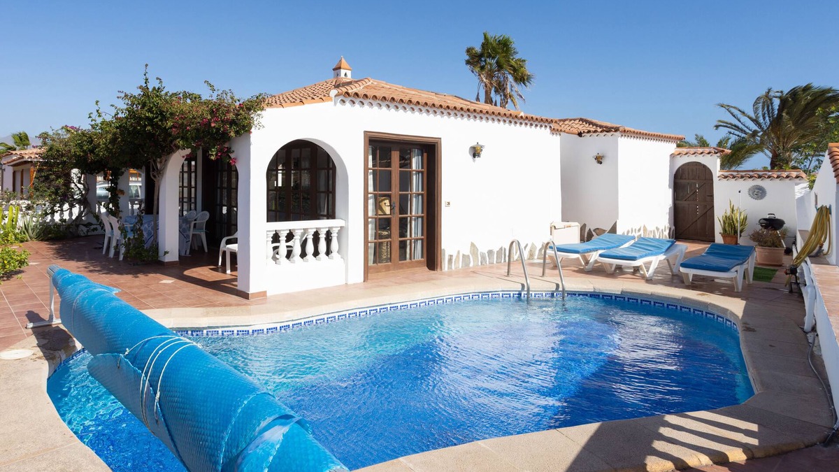 Complejo turistico Amarilla Golf Villa | EXCELLENT TWO BEDROOMED HOLIDAY HOME WITH STUNNING VIEWS AND PRIVATE POOL