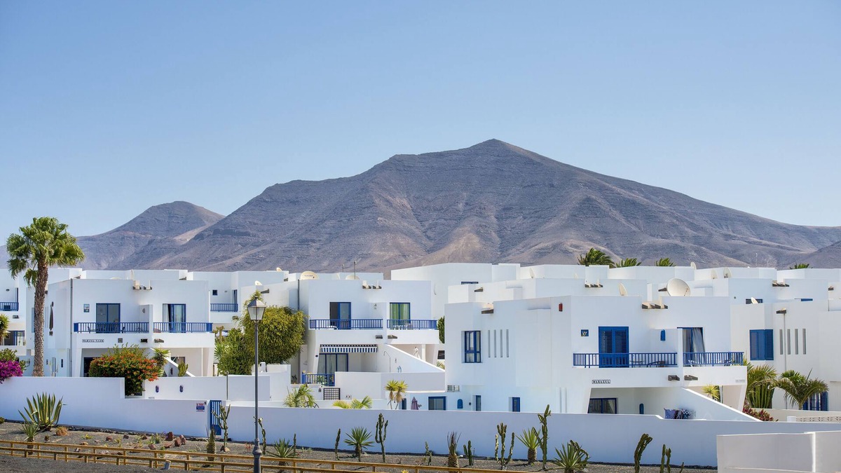 Playa Blanca Villa | Excellent villa with private pool, parking, free WIFI, 50m. Marina Rubicon