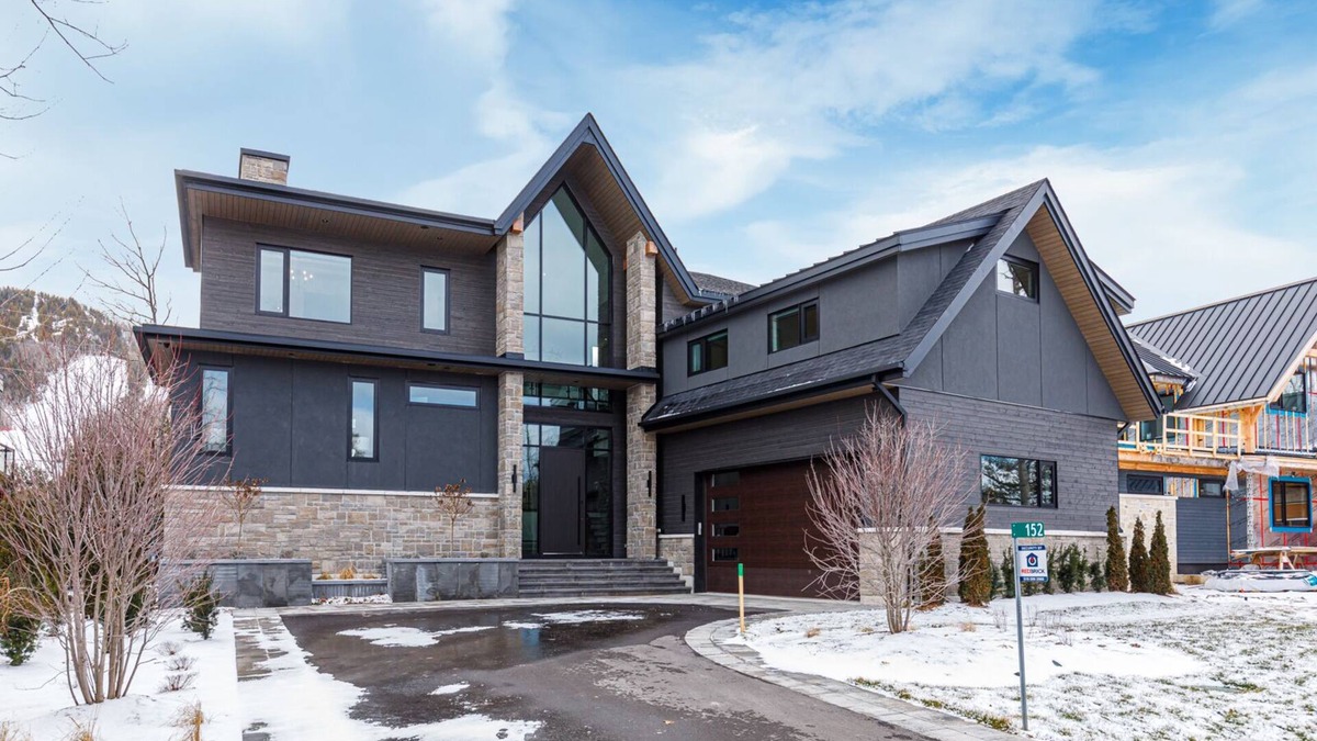 The Blue Mountains Ski Chalet | Exceptional Summer Escape Steps To Georgian Bay Beach and a Pool!