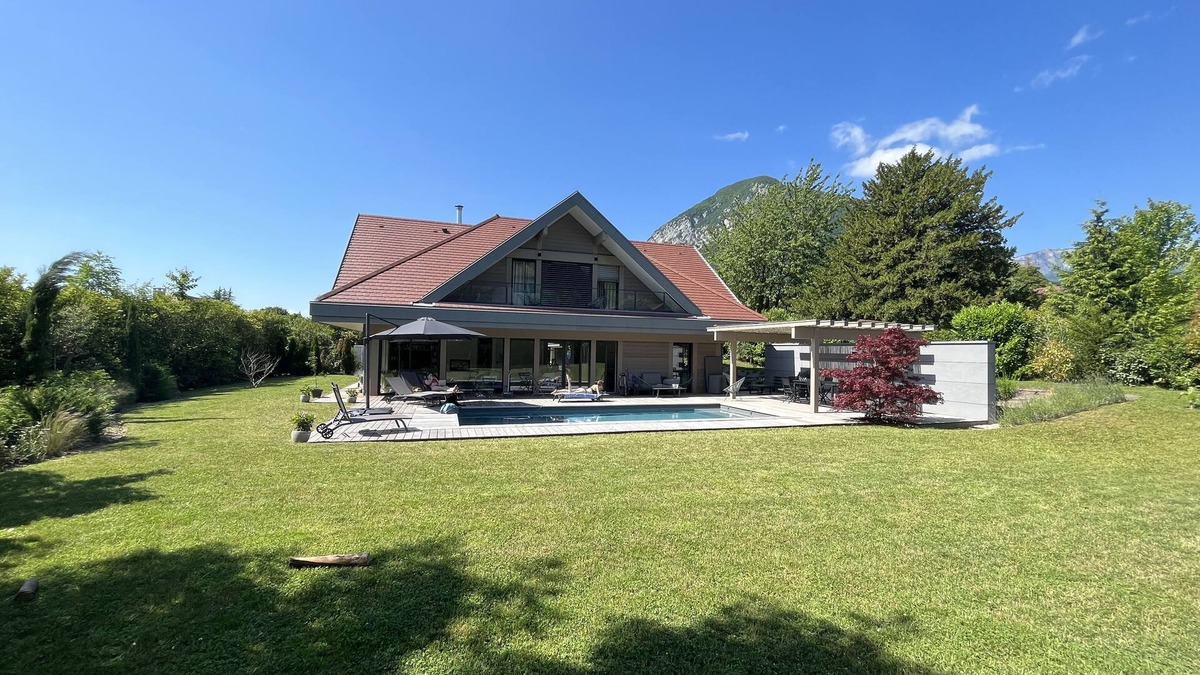 Menthon-Saint-Bernard Villa | Exceptional luxury villa with heated pool, 200 m from the lake.