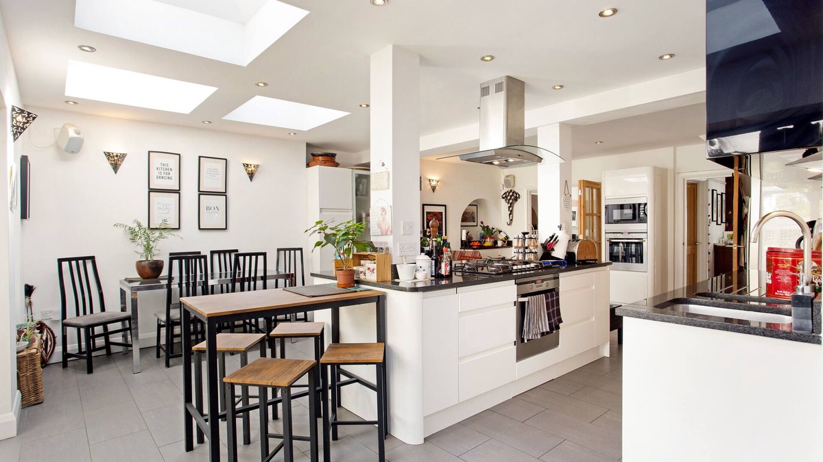 Coombe Vale House | Exceptional 5 Bed House in London Borough of Kingston