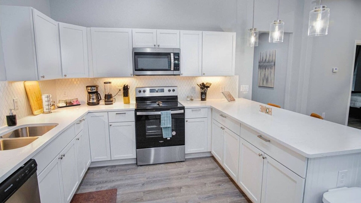 Historic Garderns House | Exceptional 5BR So Close to Riverwalk and Downtown