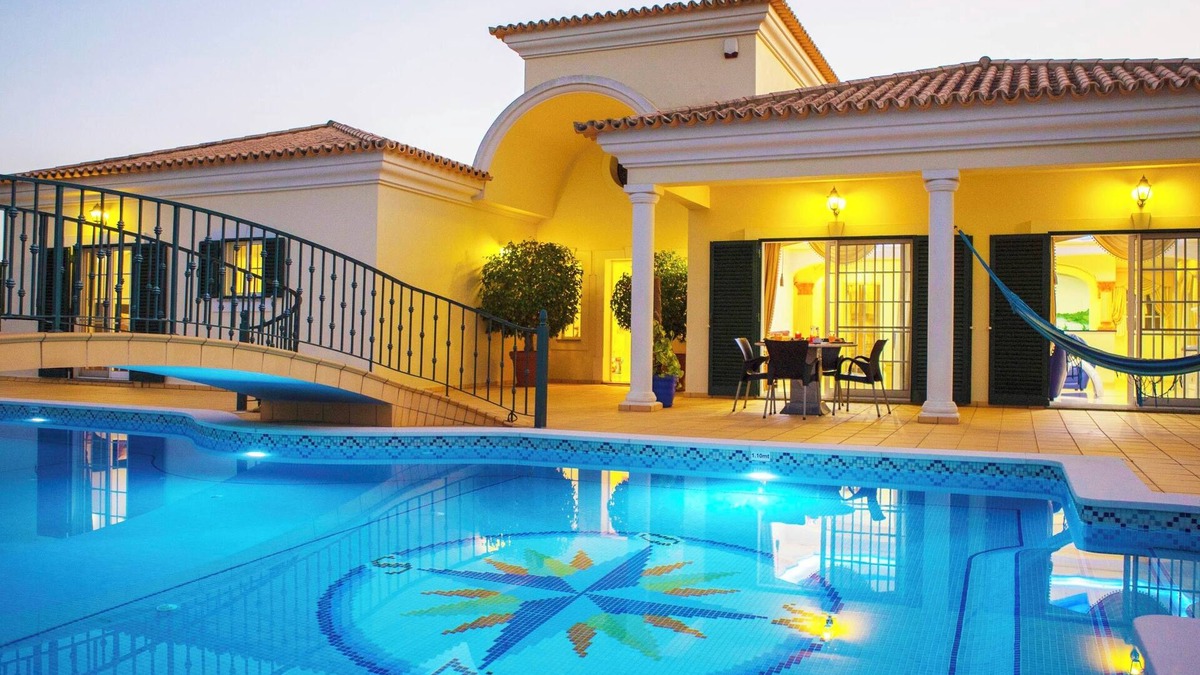 Vilamoura Villa | EXCEPTIONAL 8-BEDROOM VILLA - PRIVATE POOL, TENNIS COURT, GAMES ROOM
